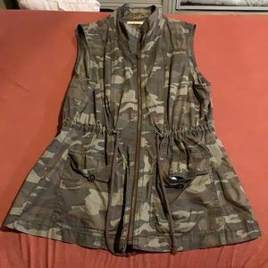 Maurices camouflage vest